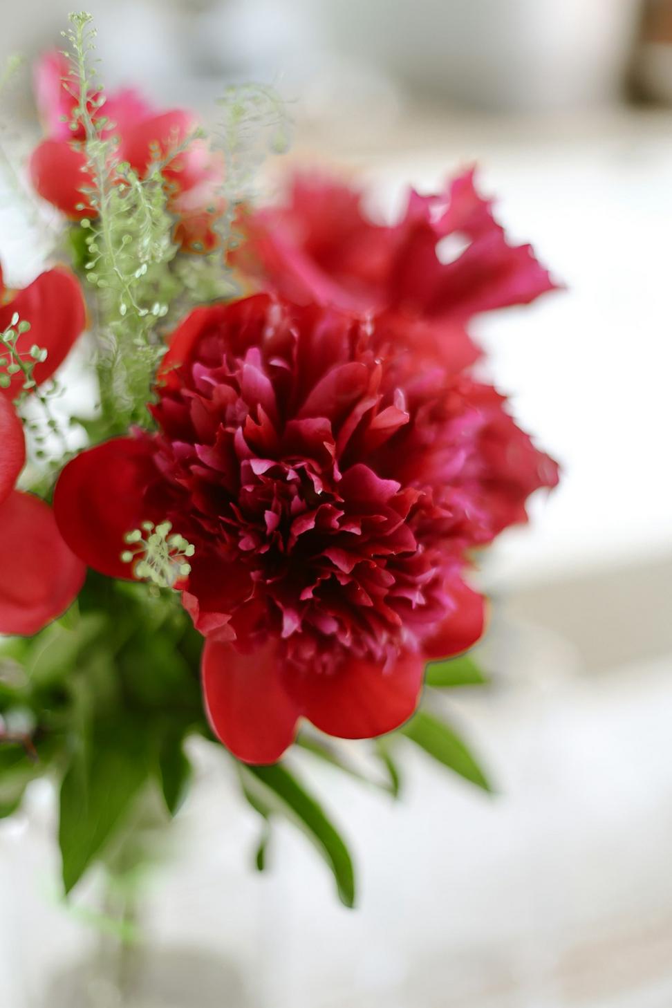 Red and burgundy romantic wedding florals